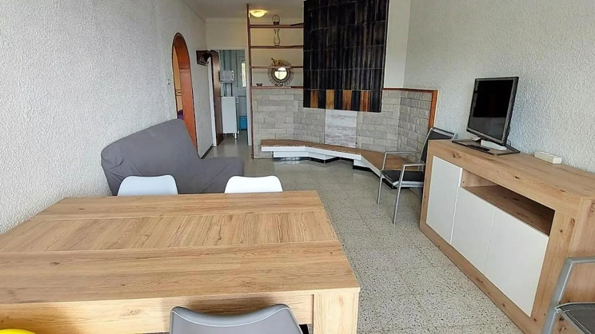 Apartamento Cerca De La Playa Con Parking Y Admite Mascotas En Llanca - Es-170-4 Spain